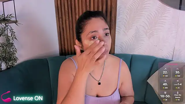 Chloethompson  online show from 05-11-26, 01:12