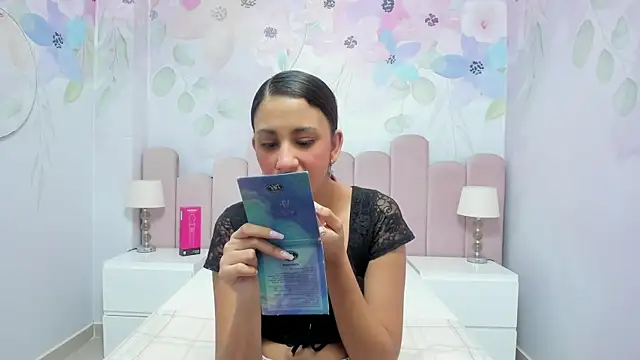 Miabloom19  online show from 07-24-26, 11:45