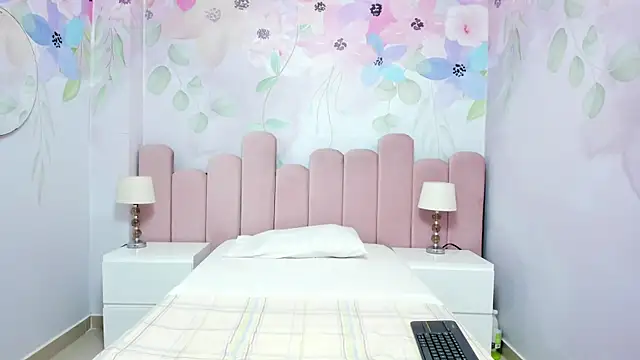 Miabloom19  online show from 07-16-26, 11:24