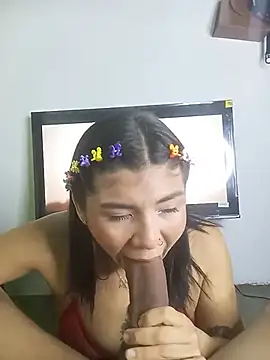 Snapshot of PequenaNena chatting on 06-07-26, 06:07 PequenaNena online show from 06-07-26, 06:07