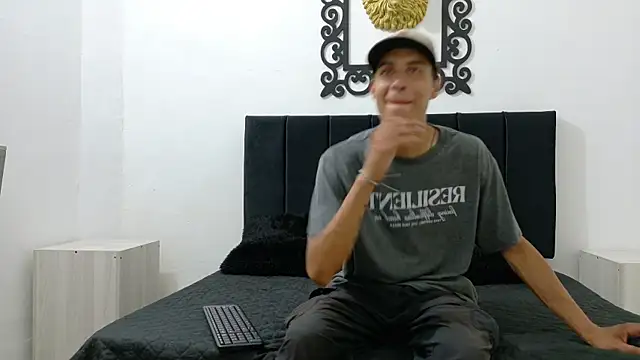 Snapshot of cameronsilverman chatting on 05-25-26, 07:23 cameronsilverman online show from 05-25-26, 07:23