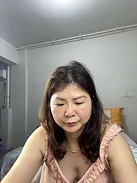 Snapshot of linda51863 chatting on 06-18-26, 01:16 linda51863 online show from 06-18-26, 01:16