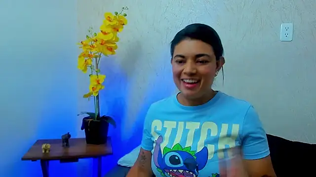 Snapshot of ChloeSmith9 chatting on 08-05-26, 11:10 ChloeSmith9 online show from 08-05-26, 11:10