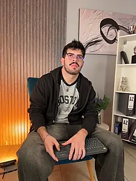 DomBoy  online show from 06-17-26, 07:57