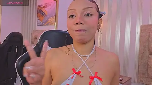 lilith pink   online show from 05-20-26, 03:47