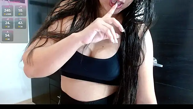 Snapshot of KarlaLoving chatting on 05-27-26, 07:21 KarlaLoving online show from 05-27-26, 07:21