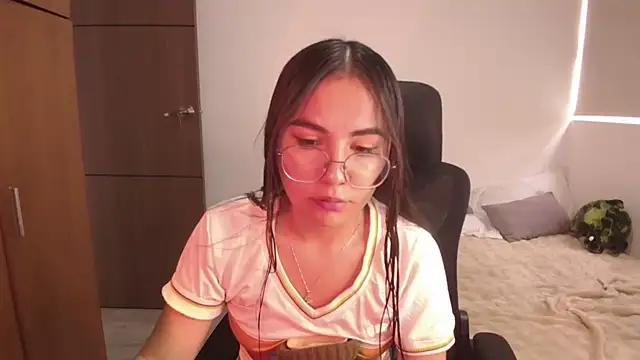 Snapshot of abbyyandmaxx chatting on 07-07-26, 04:21 abbyyandmaxx online show from 07-07-26, 04:21