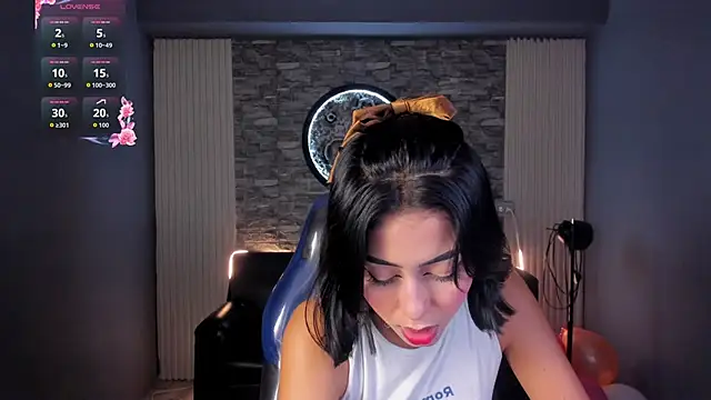 gemma 19  online show from 06-12-26, 11:02