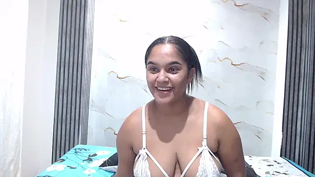Snapshot of Liaa_cams chatting on 06-02-26, 03:06 Liaa cams online show from 06-02-26, 03:06