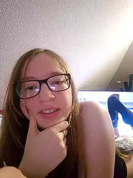 Freaky-Doll online show from 05-28-26, 09:32