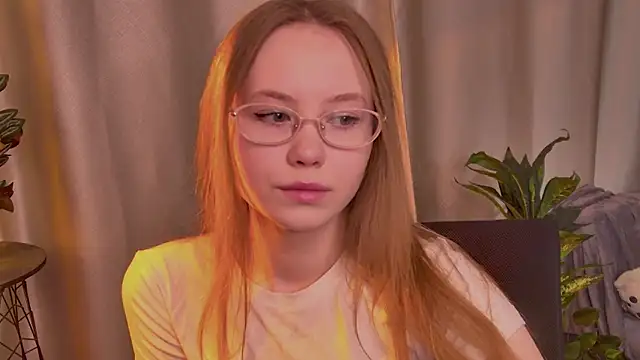 Snapshot of FloraLarsson chatting on 06-02-26, 10:26 FloraLarsson online show from 06-02-26, 10:26