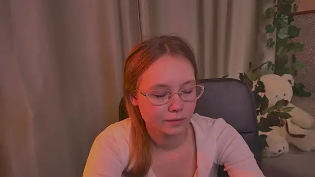 Snapshot of FloraLarsson chatting on 06-05-26, 06:52 FloraLarsson online show from 06-05-26, 06:52