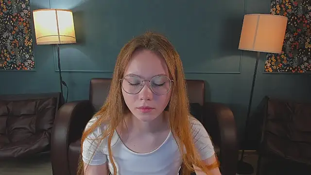 Snapshot of FloraLarsson chatting on 06-10-26, 03:30 FloraLarsson online show from 06-10-26, 03:30