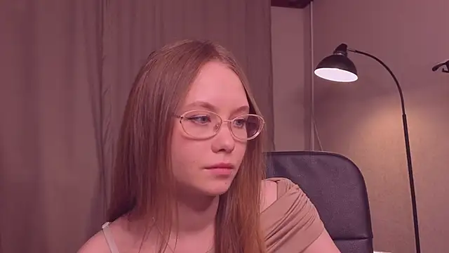 Snapshot of FloraLarsson chatting on 05-11-26, 02:45 FloraLarsson online show from 05-11-26, 02:45