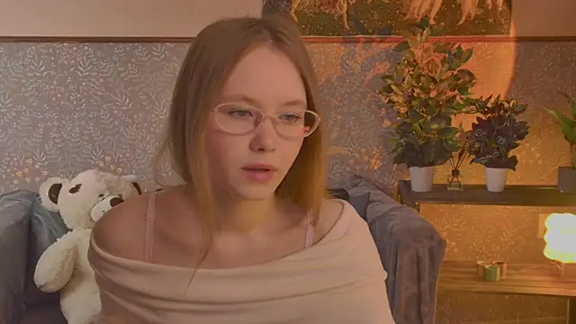 Snapshot of FloraLarsson chatting on 05-30-26, 10:32 FloraLarsson online show from 05-30-26, 10:32