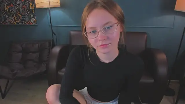 Snapshot of FloraLarsson chatting on 06-11-26, 03:31 FloraLarsson online show from 06-11-26, 03:31