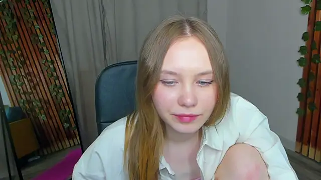 Snapshot of FloraLarsson chatting on 05-27-26, 03:41 FloraLarsson online show from 05-27-26, 03:41
