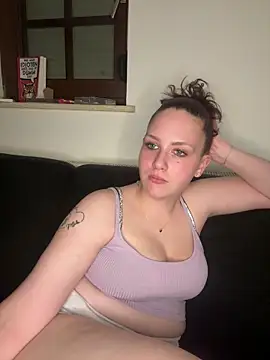 CuteBeaX online show from 06-18-26, 08:03