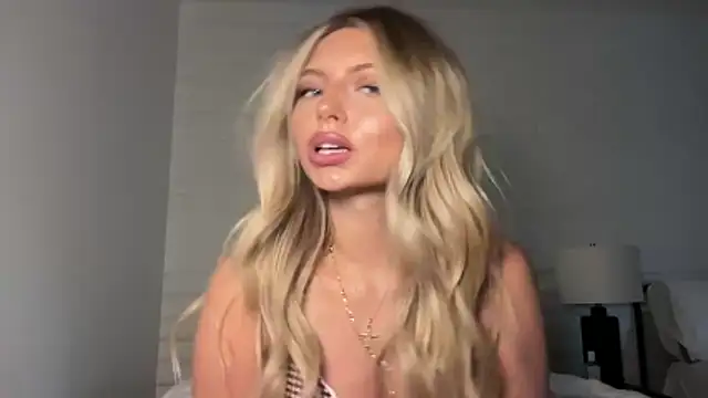 Snapshot of Summerclarke chatting on 05-16-26, 12:20 Summerclarke online show from 05-16-26, 12:20