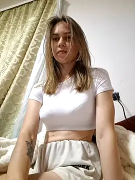 Snapshot of Lisahoppii chatting on 05-21-26, 06:05 Lisahoppii online show from 05-21-26, 06:05
