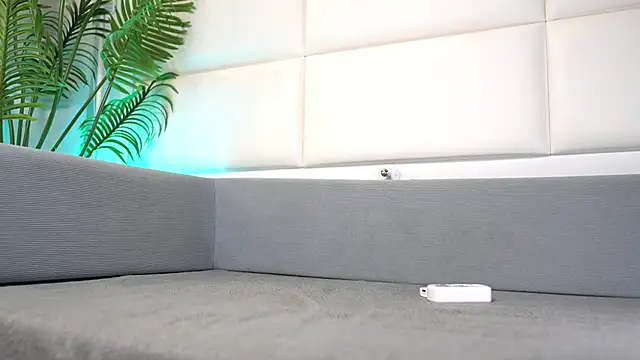 Juliadragon online show from 12-05-25, 04:22