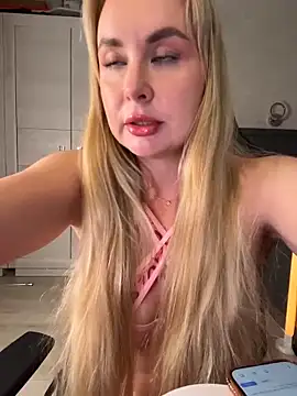 Kitty-Kelsi online show from 05-25-26, 07:40