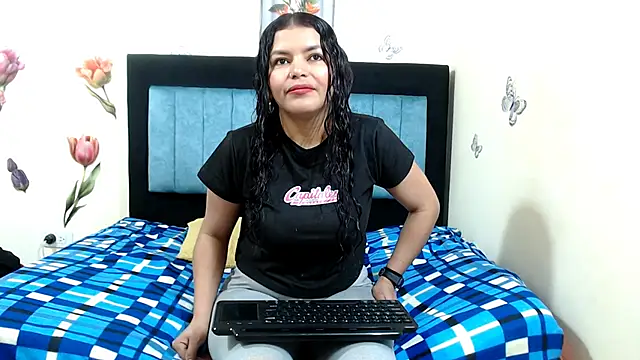 Snapshot of LUCYXS1 chatting on 05-19-26, 11:17 LUCYXS1 online show from 05-19-26, 11:17