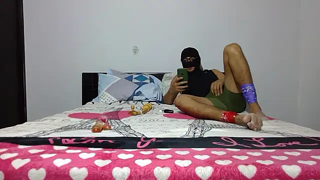 DuoCalienteshow69 online show from 06-01-26, 03:55