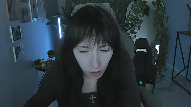 SeraphineSparda online show from 06-20-26, 12:43
