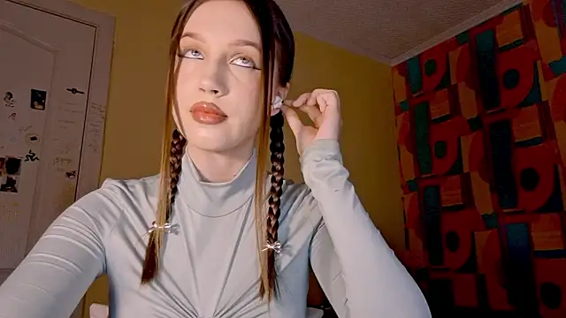 Katrinethequeen online show from 05-19-26, 04:47