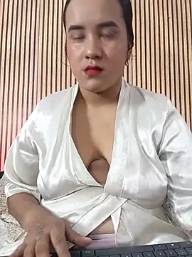 NATY BUSTOS online show from 05-26-26, 01:15
