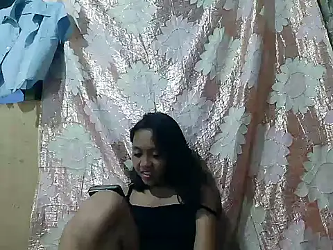 Yours AsianPinayGirl18 online show from 05-28-26, 10:00