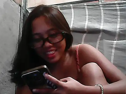Yours AsianPinayGirl18 online show from 07-04-26, 11:42