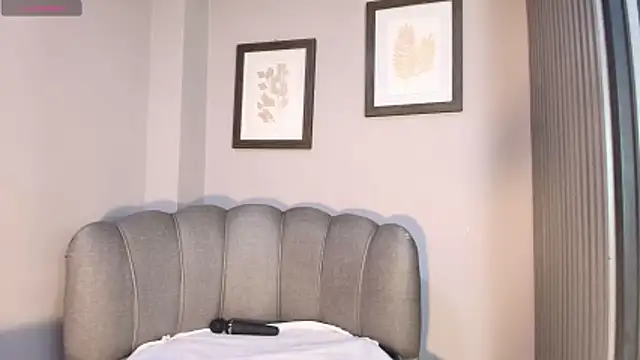Snapshot of Roxanna_moore chatting on 06-18-26, 03:05 Roxanna moore online show from 06-18-26, 03:05