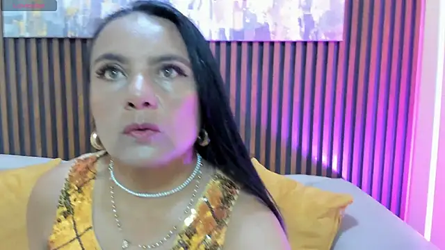 Roxanna moore online show from 04-30-26, 02:35