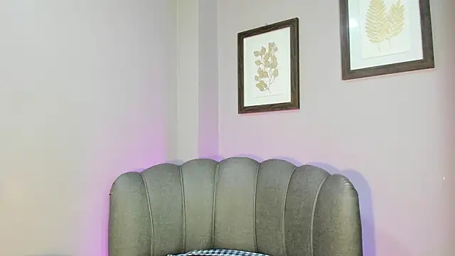 Snapshot of Roxanna_moore chatting on 07-21-26, 05:09 Roxanna moore online show from 07-21-26, 05:09