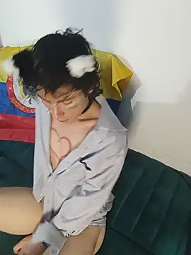 Snapshot of LittleTymmy chatting on 06-17-26, 11:36 LittleTymmy online show from 06-17-26, 11:36