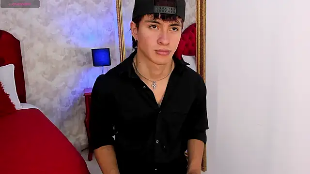 Liam Grayson  online show from 05-06-26, 01:59