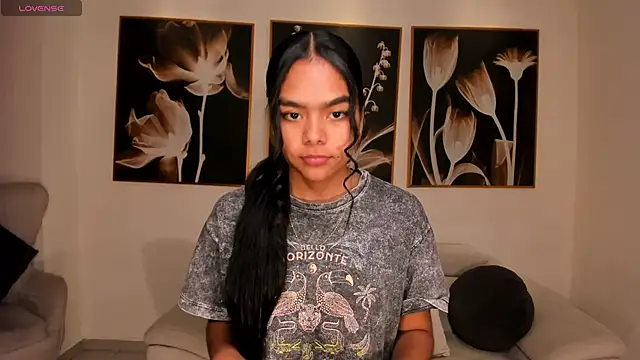 SaphiraJames online show from 06-19-26, 02:06