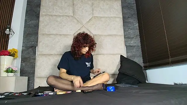 Divine      online show from 05-17-26, 02:22