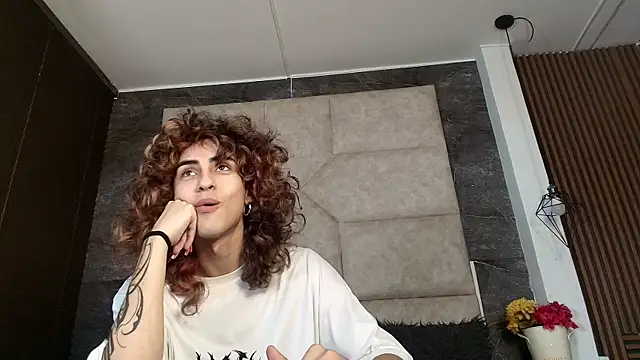 Divine      online show from 06-15-26, 07:24