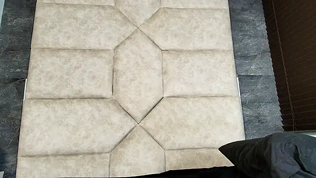 Divine      online show from 06-23-26, 07:56