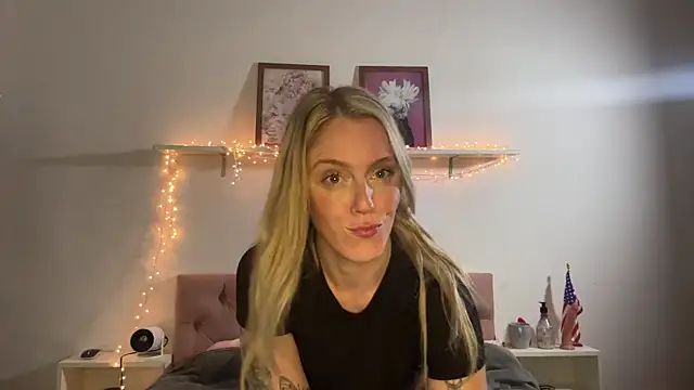 Snapshot of sweetemma_x chatting on 07-25-26, 03:14 sweetemma x online show from 07-25-26, 03:14