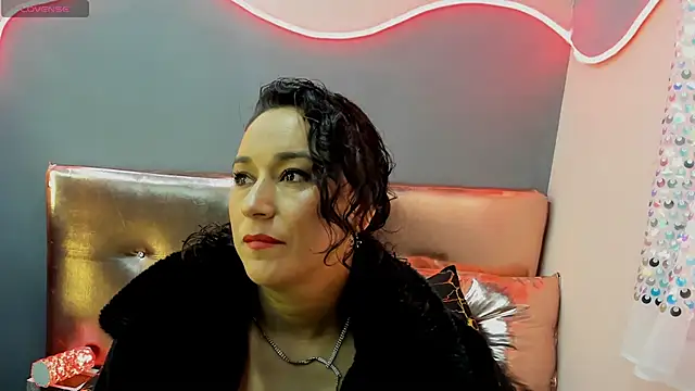 Elizabeth bennett online show from 05-14-26, 01:19