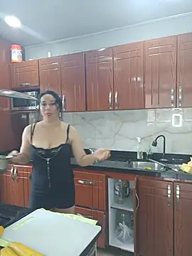 Elizabeth bennett online show from 05-20-26, 03:09