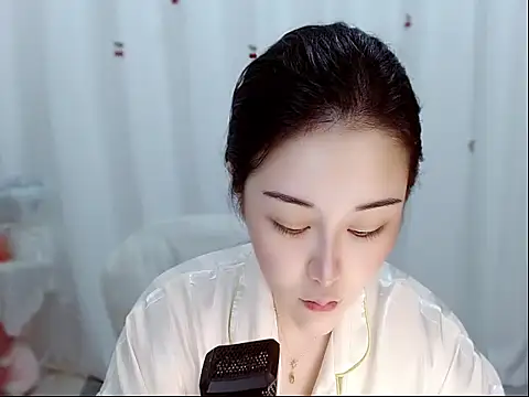 Amy-cnbaby online show from 05-18-26, 01:39