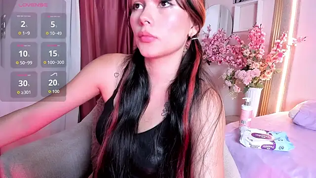 Snapshot of Aili_queen chatting on 05-25-26, 05:11 Aili queen online show from 05-25-26, 05:11