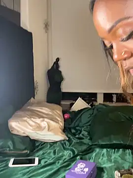 IvyLuxxxe online show from 05-17-26, 07:30