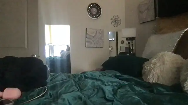 IvyLuxxxe online show from 06-18-26, 04:12