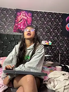 Snapshot of Noa_lau chatting on 07-19-26, 10:01 Noa lau online show from 07-19-26, 10:01